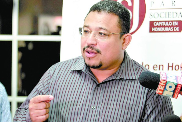 Comisión Depuradora le cae a traficantes de licencias de conducir