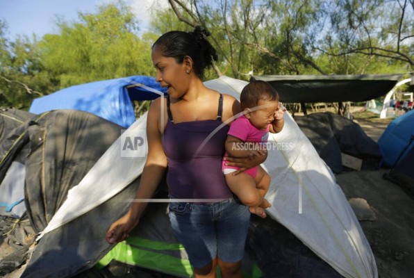 Precariedad y hacinamiento, la vida de migrantes en campamento improvisado