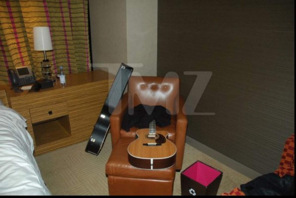 TMZ publica fotos del cuarto donde se suicidó Chris Cornell