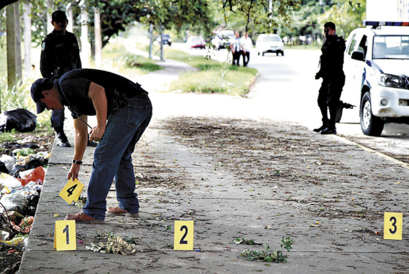 Muerta hallan a joven pareja que fue raptada
