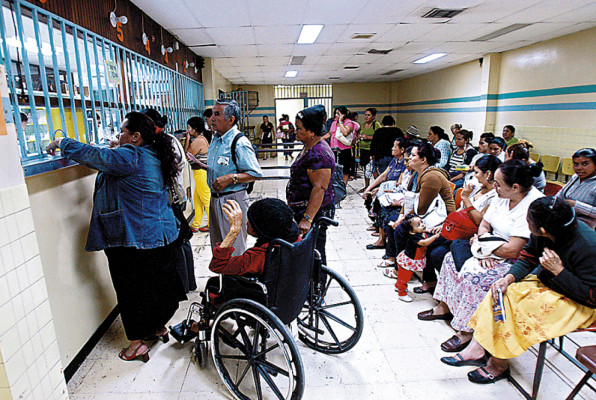 Aguda crisis económica mantiene en el colapso al sistema sanitario
