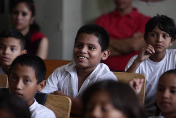 Cine catracho en la Escuela Honduras