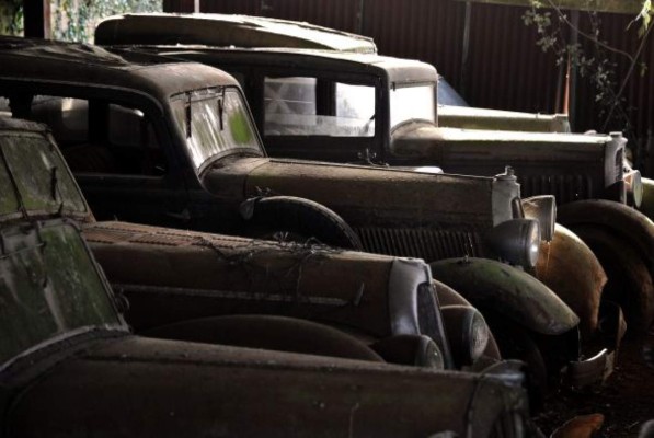 Encuentran en Francia colección multimillonaria de autos clásicos