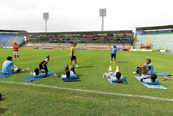 Tosello: No hay que arrugarse ante Victoria