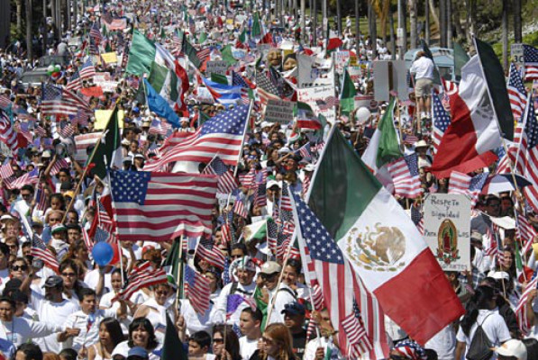 ¿Cómo afecta la parálisis del gobierno de EEUU a los inmigrantes?