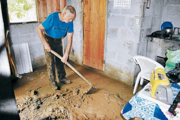 Continúa limpieza en La Libertad tras desastre por lluvias
