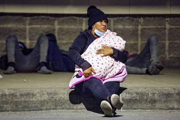 Familias enteras y jóvenes sin esperanza: la primera caravana migrante de 2022 hacia EE UU