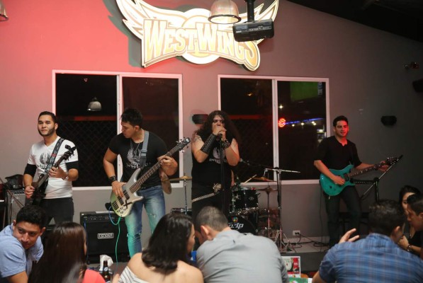 Bandas catrachas que están causando furor en la capital con sus covers