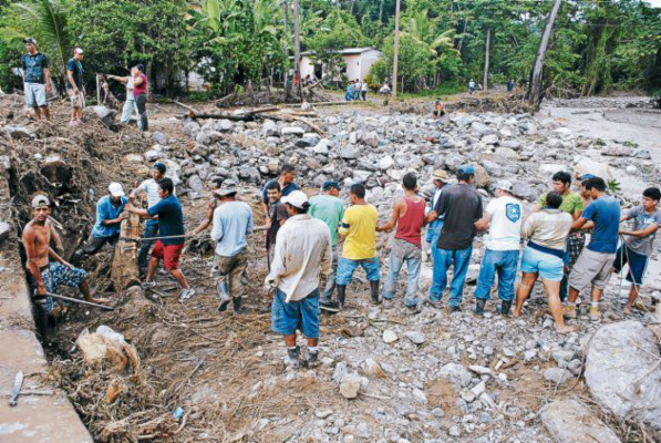 Continúa limpieza en La Libertad tras desastre por lluvias