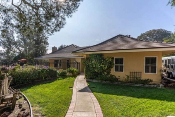 Así es la mansión que compró Kanye West frente a la casa de Kim Kardashian