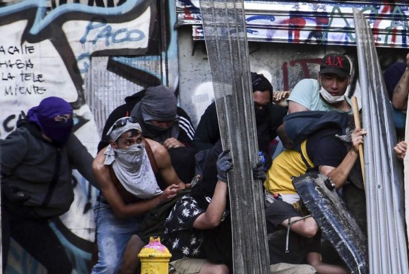 FOTOS: Violentos disturbios marcan nueva jornada de protestas en Chile