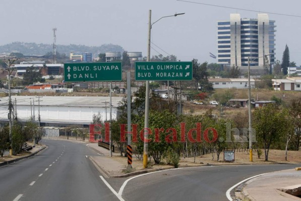 Espectaculares fotos de la quietud que envuelve la capital cerrada por la pandemia