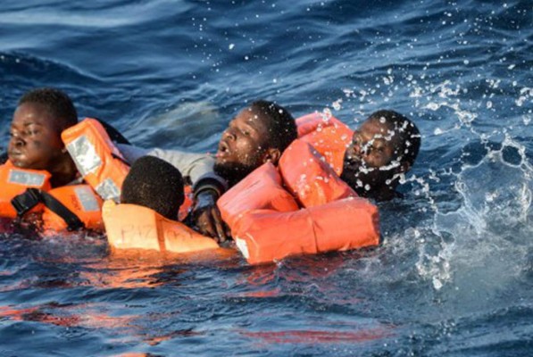 Un muerto y un niño desaparecido en naufragio de barco de migrantes en Costa Rica