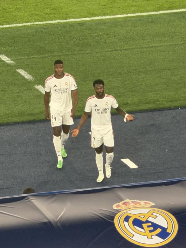 Vinicius señalado, polémica del VAR, lágrimas de crack y héroe en remontada de Real Madrid en Champions