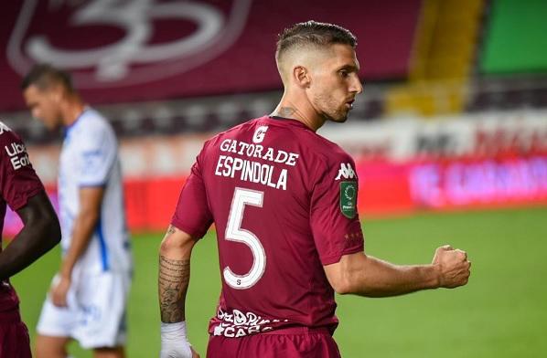 Esteban Espíndola, anunció su retiro a temprana edad y su vida ha dado un enorme giro