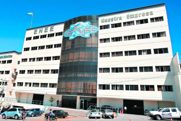 Hondureños exigen respuestas por altos cobros y apagones