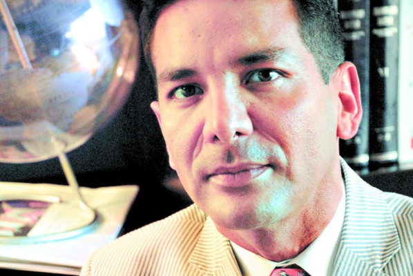 Robert Carmona: $300 millones recibió de Chávez el gobierno de Manuel Zelaya