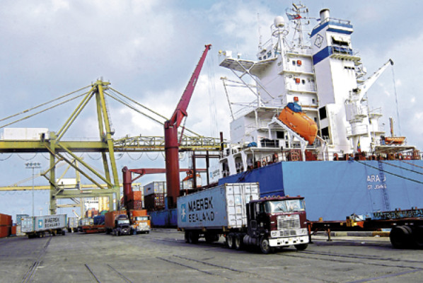 Presidente de Honduras reconoce urgencia en mejorar Puerto Cortés