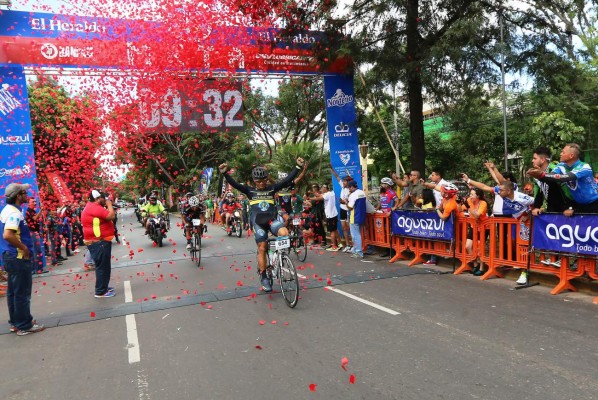 Jorge Torres, ganador de la Cuarta Vuelta Ciclística
