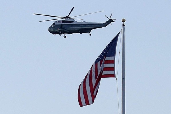 La triste despedida de Trump y Melania de la Casa Blanca en imágenes