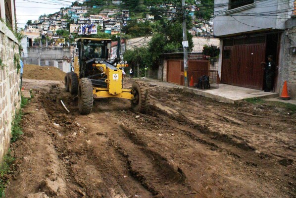 Invierten L 327 millones en obras de desarrollo comunal