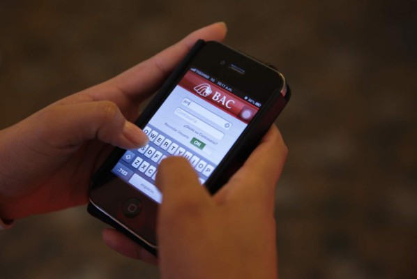 ¿Cómo evitar los riesgos al usar la tarjeta de débito en Navidad?