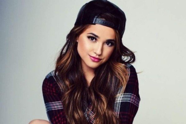 Becky G en la cima de la plataforma YouTube con 'Mayores”