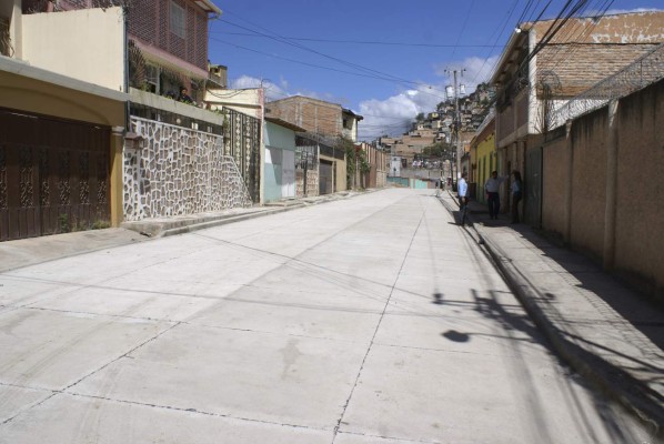 Invierten L 327 millones en obras de desarrollo comunal
