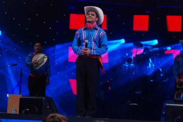 Luis Bustillo le canta a Honduras en disco debut