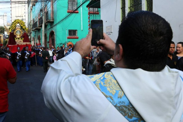 FOTOS: Procesión de la Virgen de Suyapa en la capital de Honduras