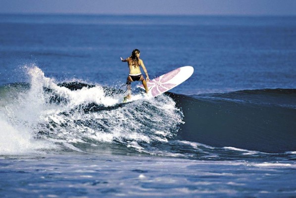 Prácticas de surf, el nuevo atractivo de verano en el sur