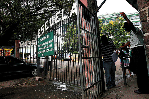 Guardias cobran por ingresar a hospital Escuela
