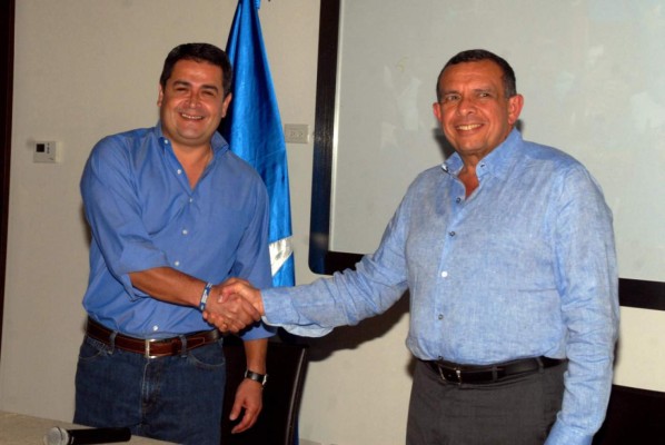 Expresidente 'Pepe” Lobo firma a favor de la reelección en Honduras