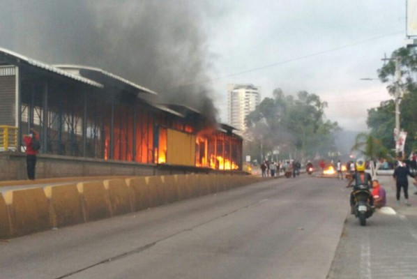 Simpatizantes de la Alianza crean caos y destrucción en varias zonas de Honduras &nbsp;&nbsp;&nbsp;&nbsp;