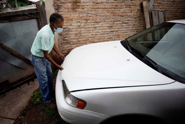 'Le digo a mi familia que le demos gracias a Dios”: taxista golpeado por la crisis