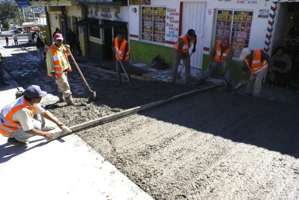 Invierten L 327 millones en obras de desarrollo comunal