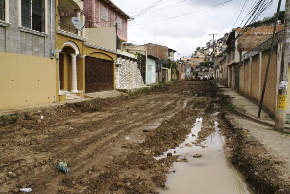 Invierten L 327 millones en obras de desarrollo comunal