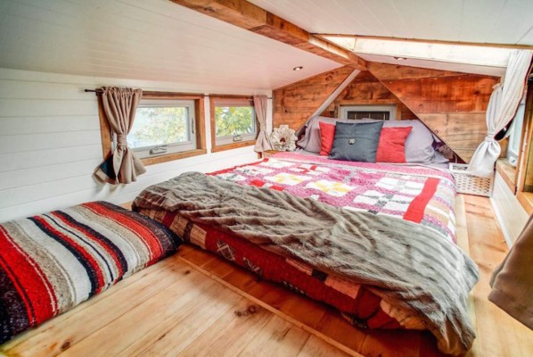 Pareja vive sus sueños sobre ruedas