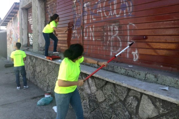 Jóvenes limpian el centro de Tegucigalpa