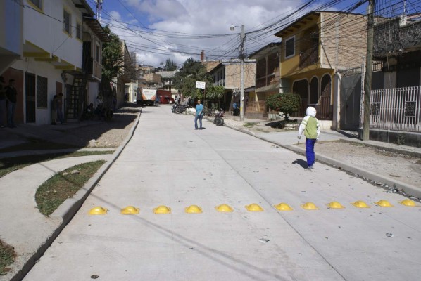 Invierten L 327 millones en obras de desarrollo comunal