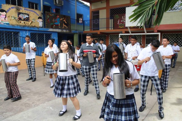 Una banda con talento y movimiento prepara el Instituto Santa Mónica