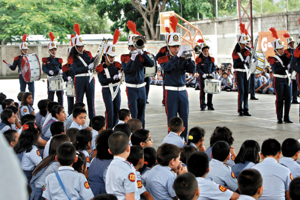 Con acto solemne el Nido de Águilas inaugura mes patrio