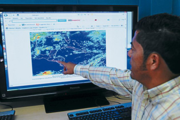 Bruma comienza a afectar la salud de los capitalinos