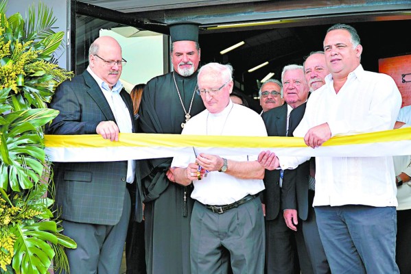 Impactante jornada de fe por exposición de la Sábana Santa en San Pedro Sula