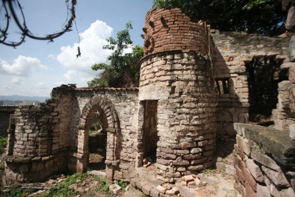 ¿Qué deberían hacer con el castillo Bellucci?
