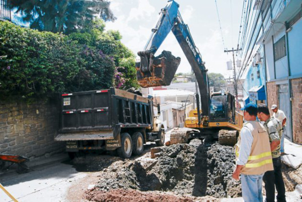 Comienzan reparación de calle en Buenos Aires