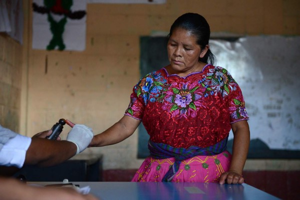 Comediante Jimmy Morales se proclama presidente electo