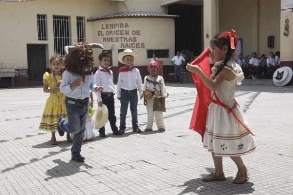 Escuelas conmemoran épica hazaña del cacique Lempira