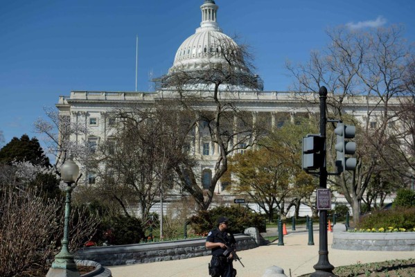 Policía hiere a hombre que sacó arma en Congreso de EEUU&nbsp;&nbsp;