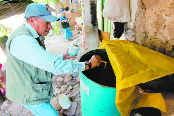 Operativos simultáneos contra el dengue en la capital